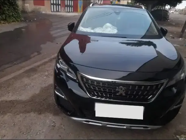 صورة أمامية للسيارة