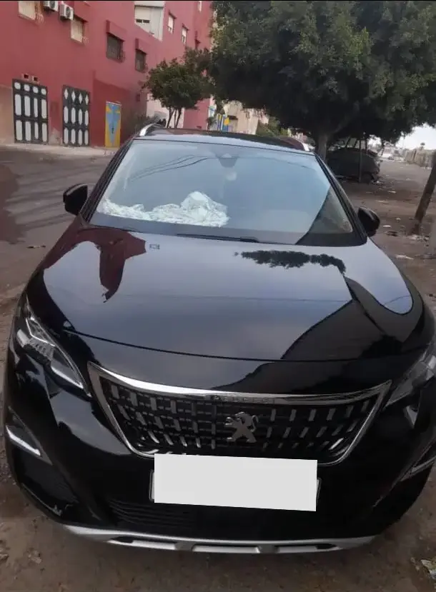 صورة أمامية للسيارة