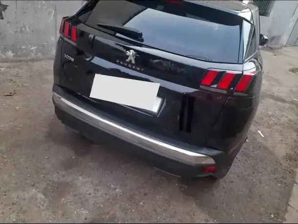 صورة خلفية للسيارة